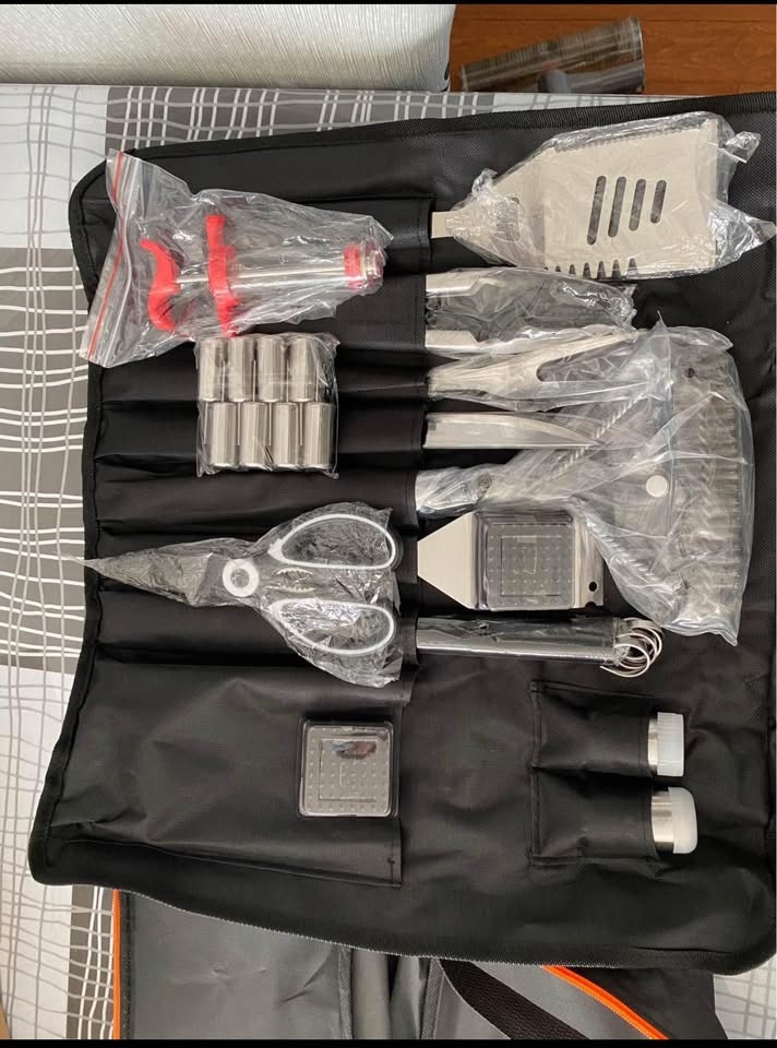 Brand new Grilling / barbecue utensil kit - photo 3