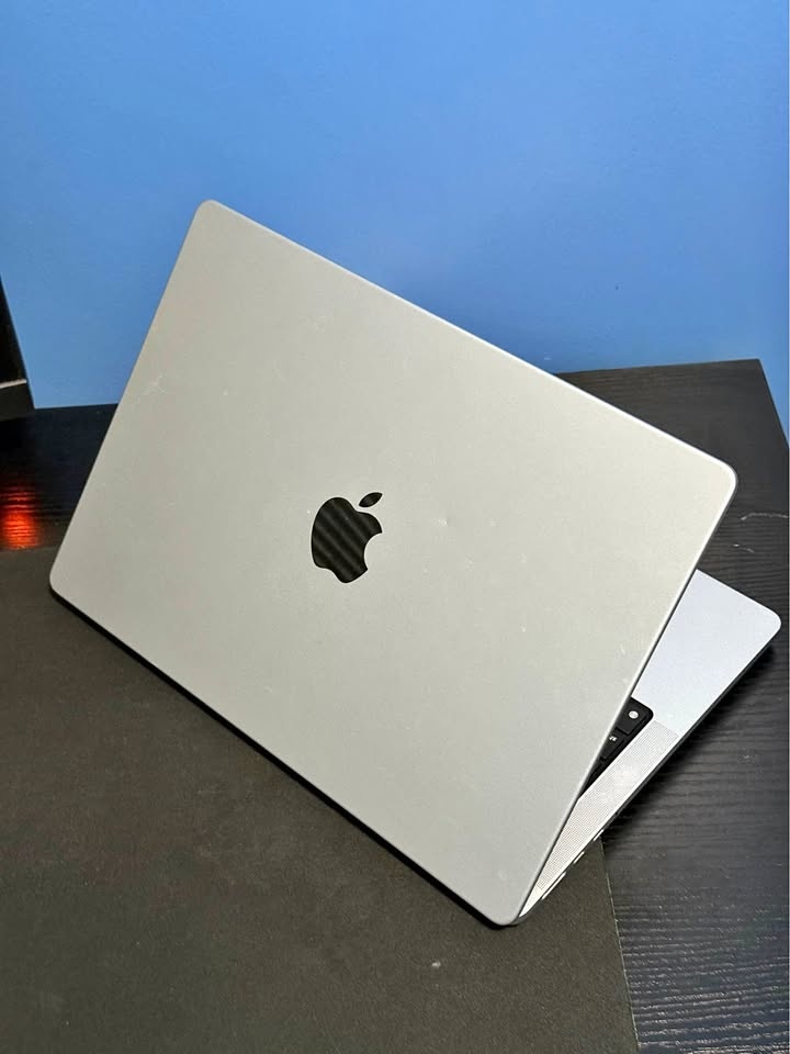 MacBook Pro 14 32GB RAM 512GB SSD