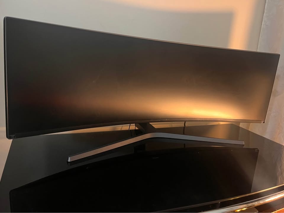 Samsung 49” Super Ultrawide Monitor - 144hz - C49HG90DMN - photo 3