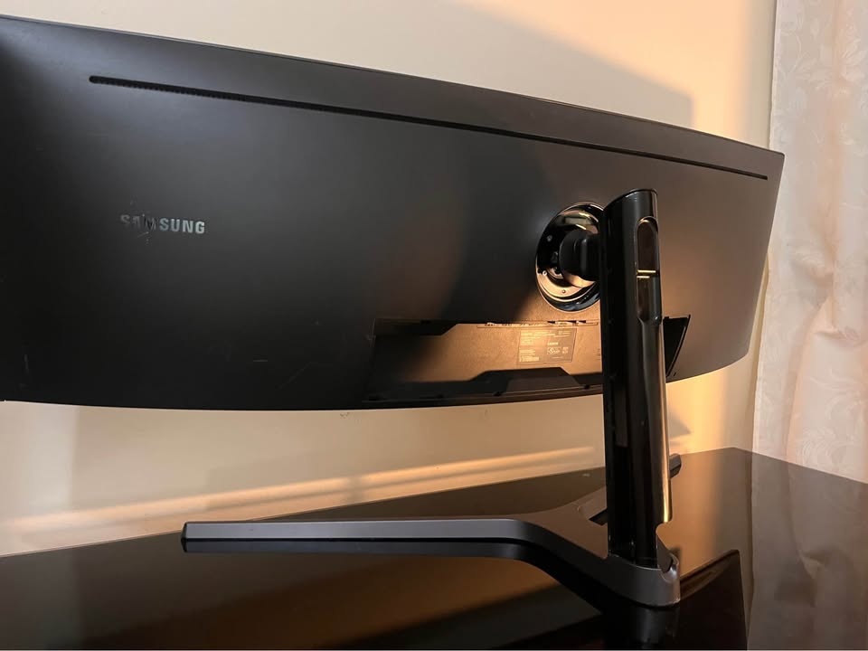 Samsung 49” Super Ultrawide Monitor - 144hz - C49HG90DMN - photo 4