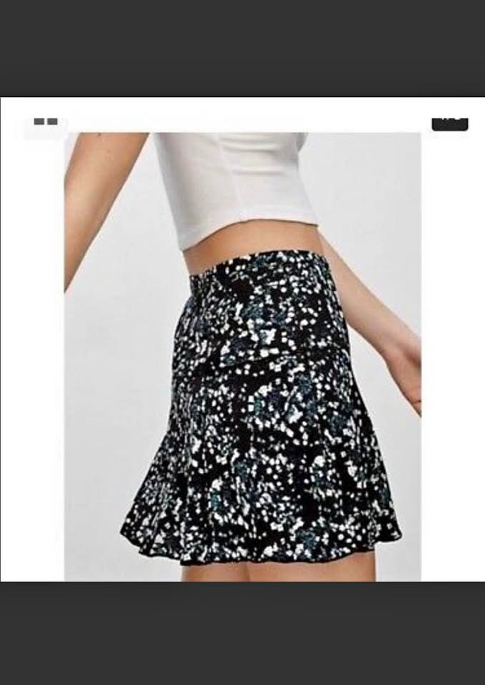 Aritzia Sunday Best Zelda mini skirt