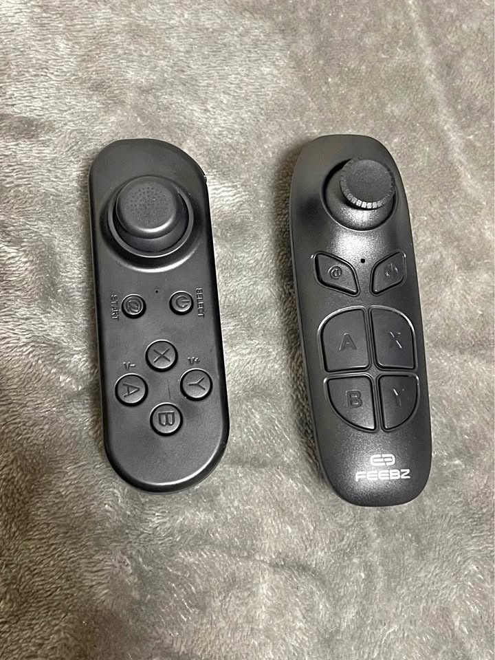 2 Bluetooth VR Remotes
