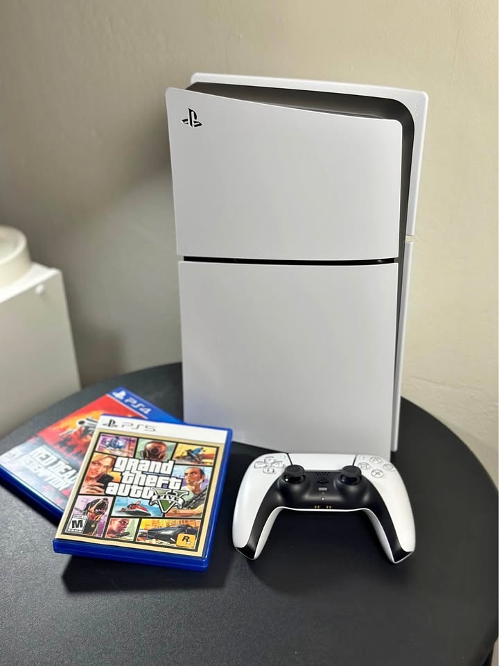 PlayStation 5 Disc Edition 1TB | Like New | 2 Games