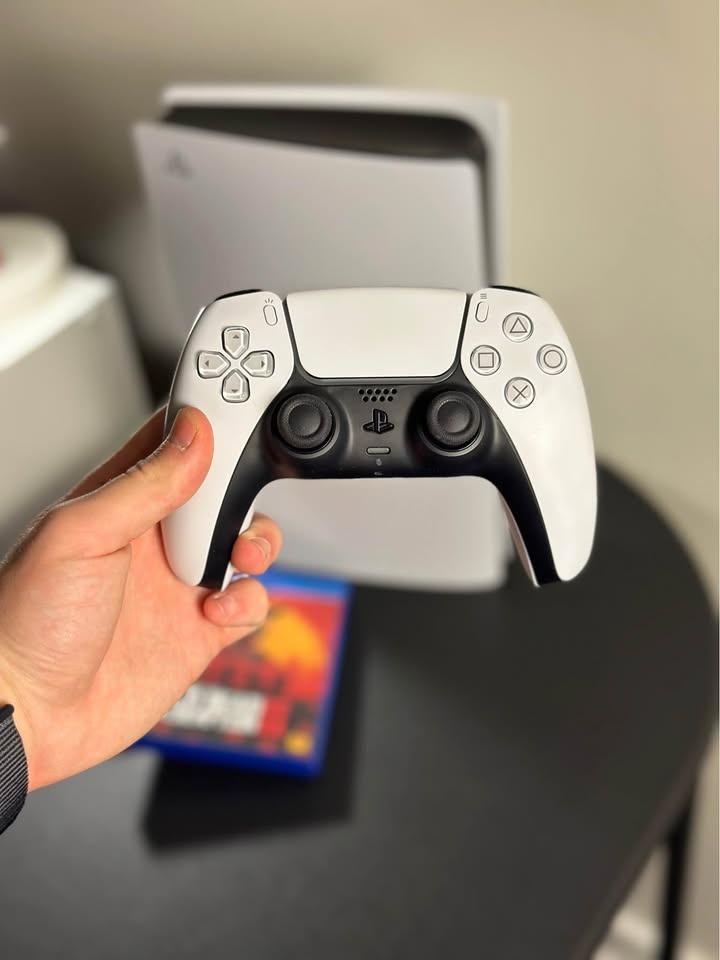 PlayStation 5 Disc Edition 1TB | Like New | 2 Games - photo 2