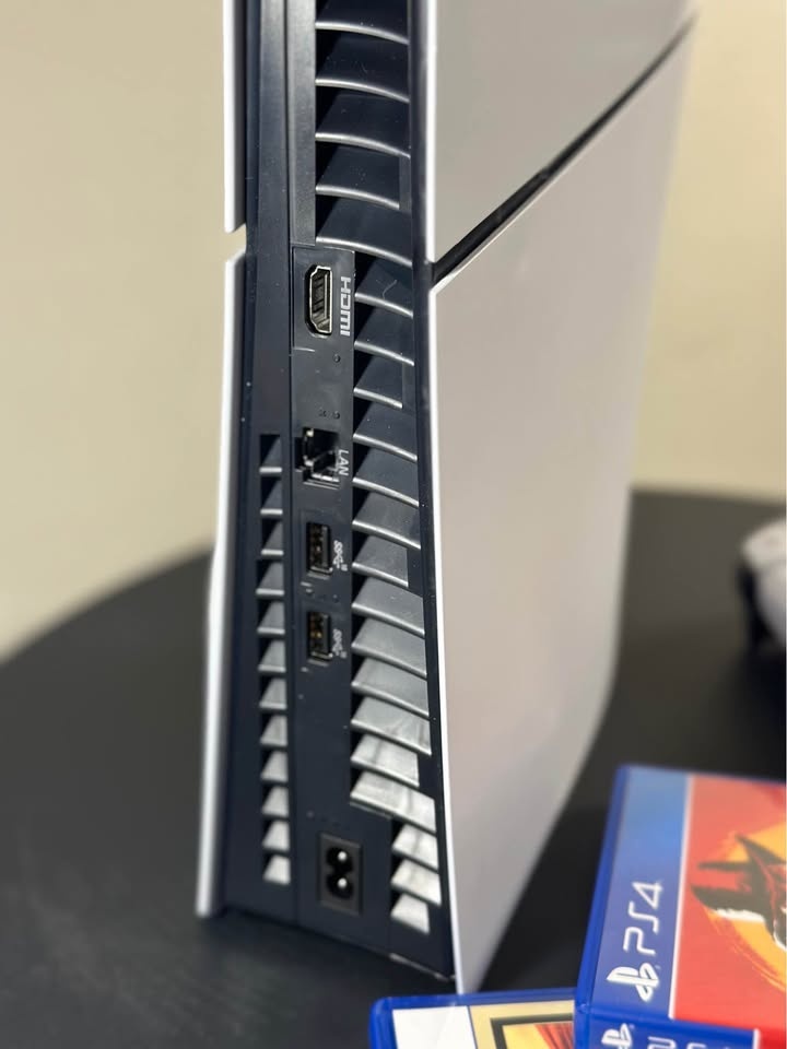 PlayStation 5 Disc Edition 1TB | Like New | 2 Games - photo 3