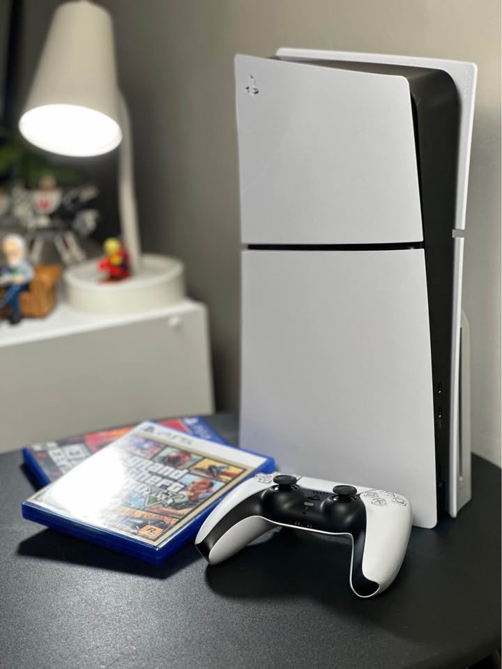 PlayStation 5 Disc Edition 1TB | Like New | 2 Games - photo 5