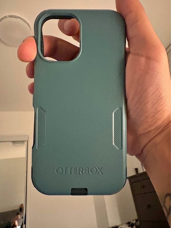 Otterbox Commuter for iPhone 16