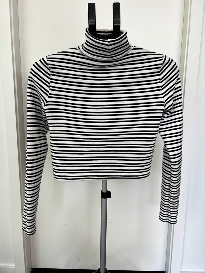 Reformation, black and white striped crop top - photo 2