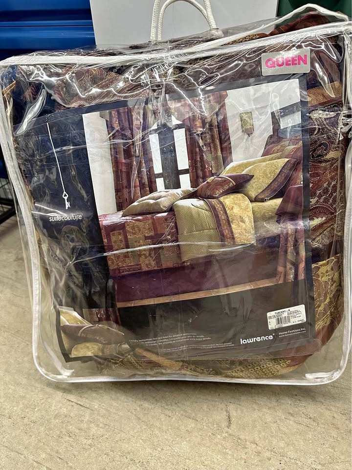 Brand New Luxury Bed in a Bag - Queen size