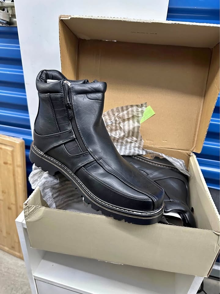 Men's Winter Lined Boots Size 10.5 - Brand New in Box
