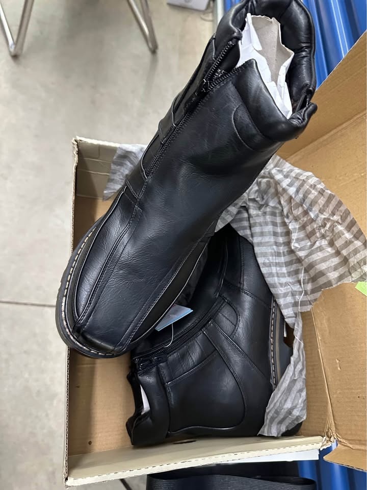 Men's Winter Lined Boots Size 10.5 - Brand New in Box - photo 2