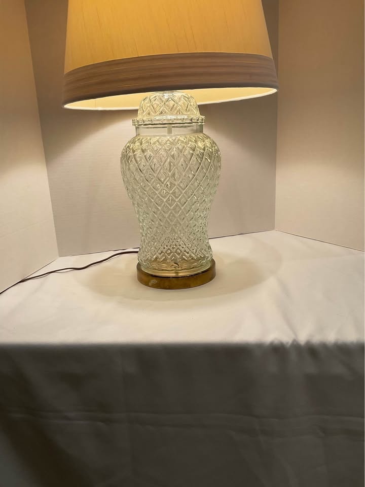 Vintage Clear Glass Diamond Pattern Table Lamp w/ Shade - photo 2
