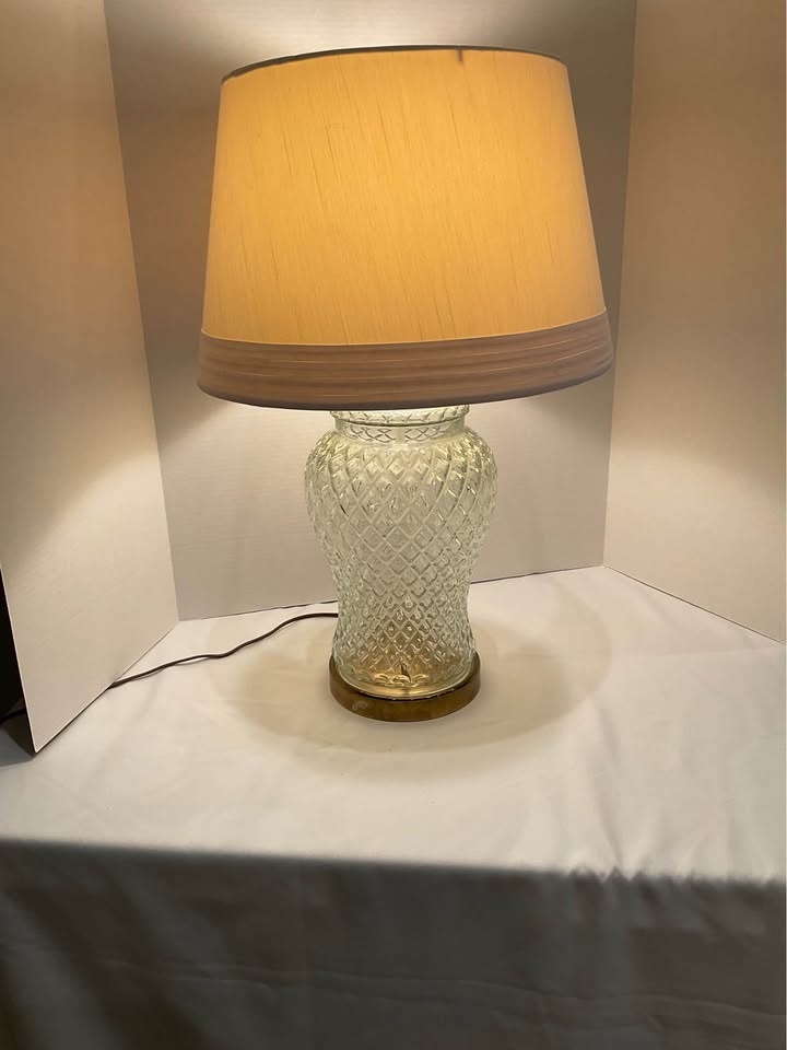 Vintage Clear Glass Diamond Pattern Table Lamp w/ Shade - photo 3