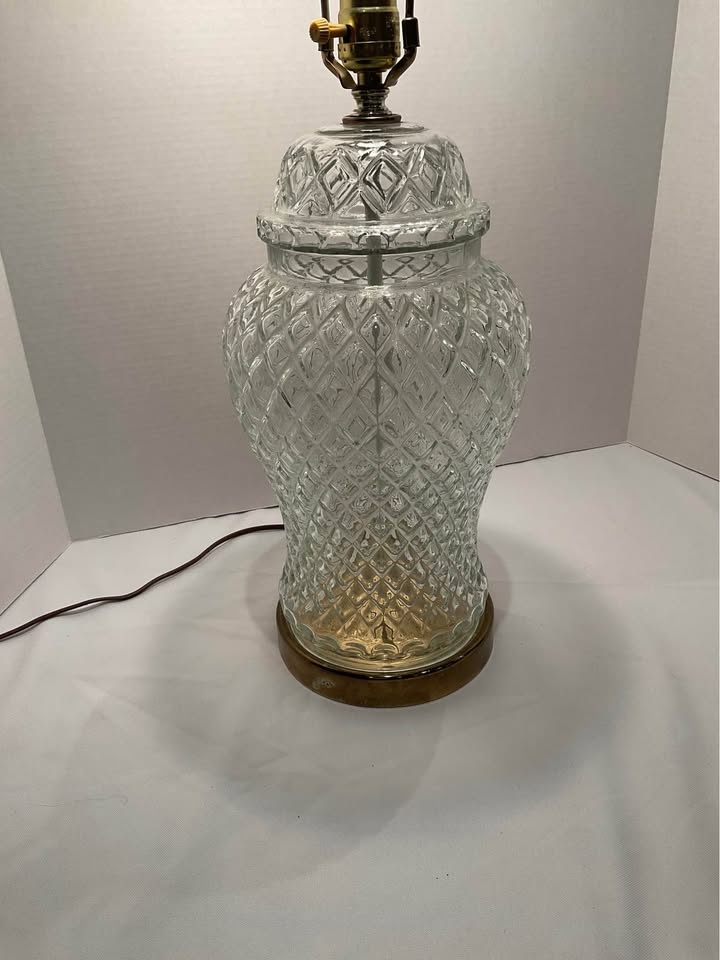 Vintage Clear Glass Diamond Pattern Table Lamp w/ Shade - photo 4