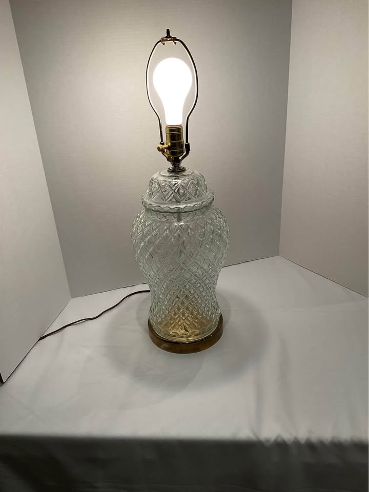 Vintage Clear Glass Diamond Pattern Table Lamp w/ Shade - photo 5