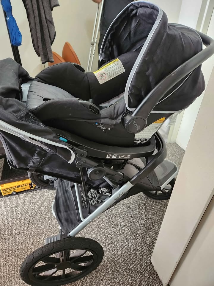 Graco Jogger and Car Seat - photo 2