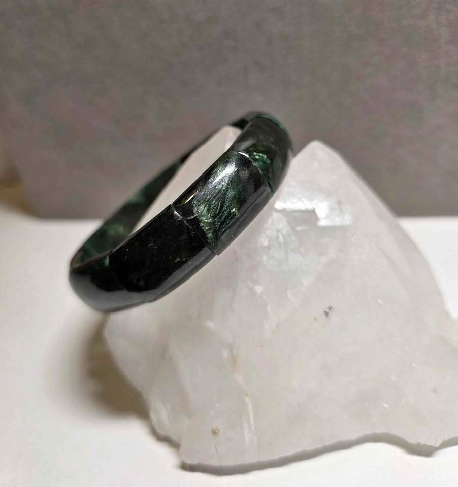 Natural Green Mica Crystal Bangle