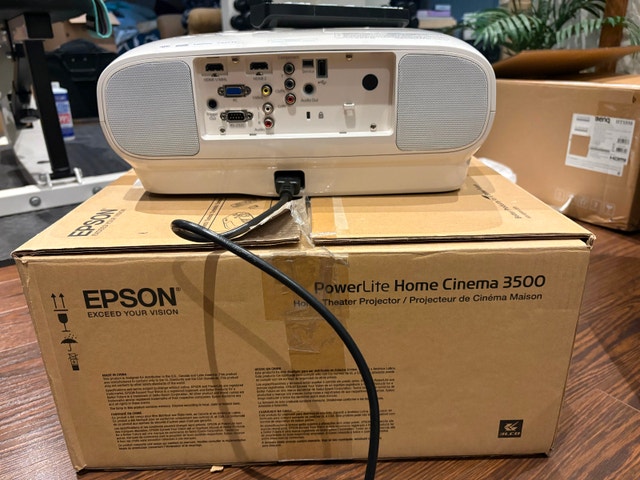 Epson PowerLite Home Cinema 3500 Projector - Excellent Condition - photo 3