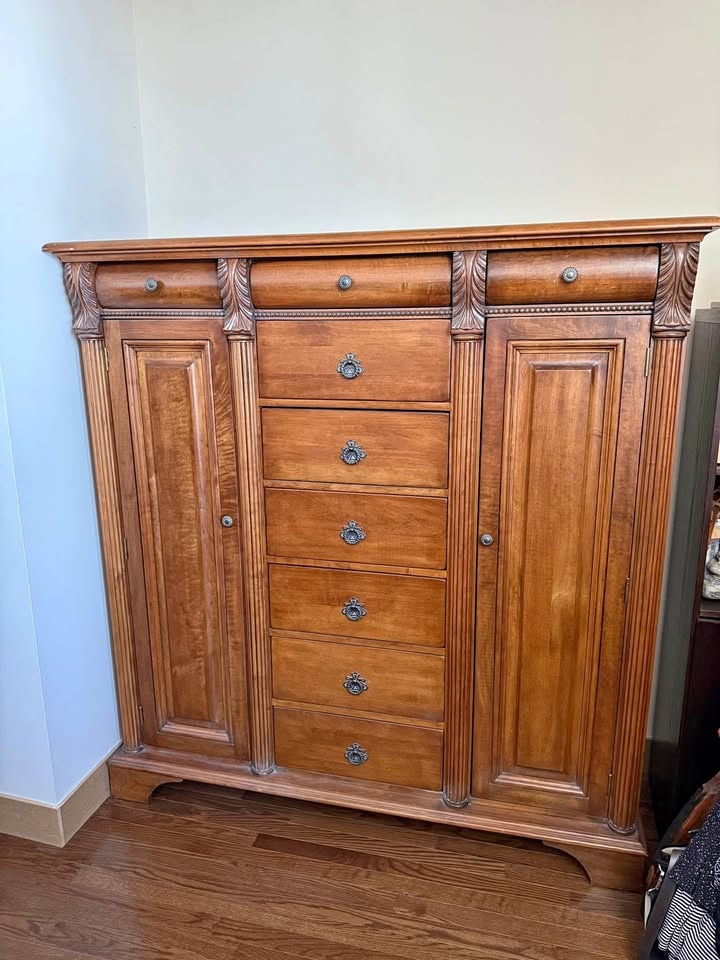 Gentleman's Chest/dresser - Pennsylvania House Cherry