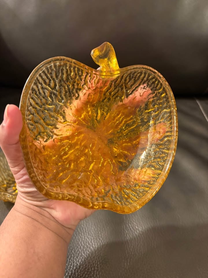 Apple Shaped Glass Serving Bowl with 2 Dessert Bowls - photo 3