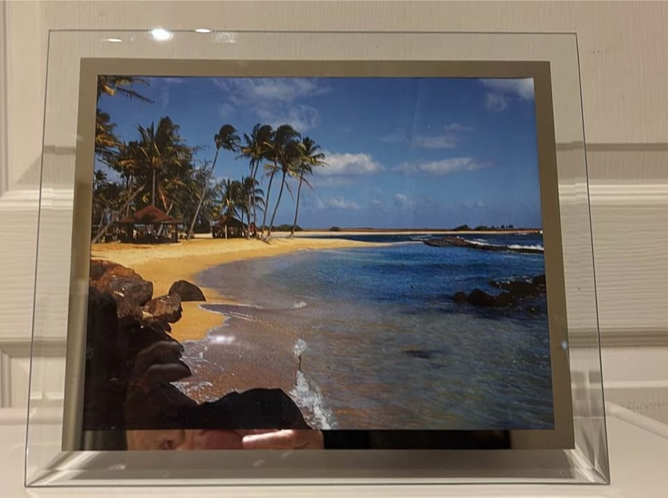 Beautiful Glass Picture Frame Set - photo 2