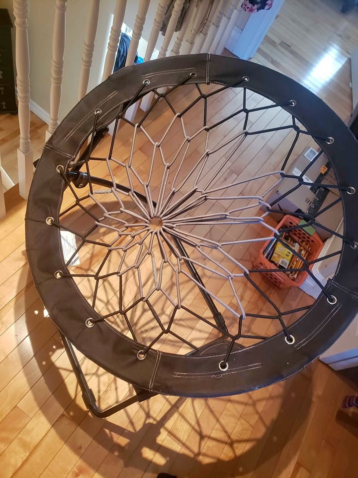 BUNGY CORD CHAIR