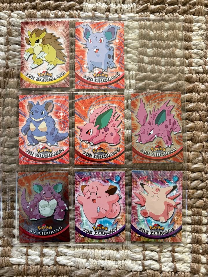 Pokémon Topps Series 1 Lot - photo 4