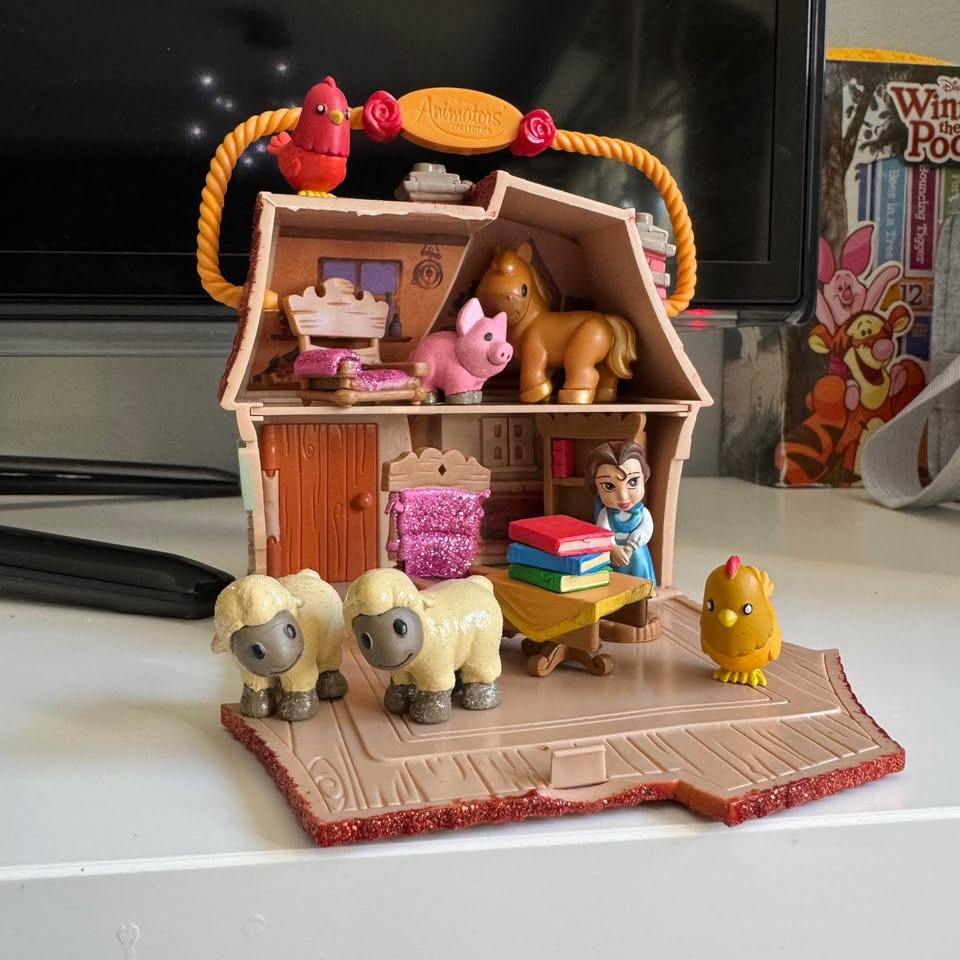 Disney Beauty and the Beast – Belle’s House Mini Playset (Comple