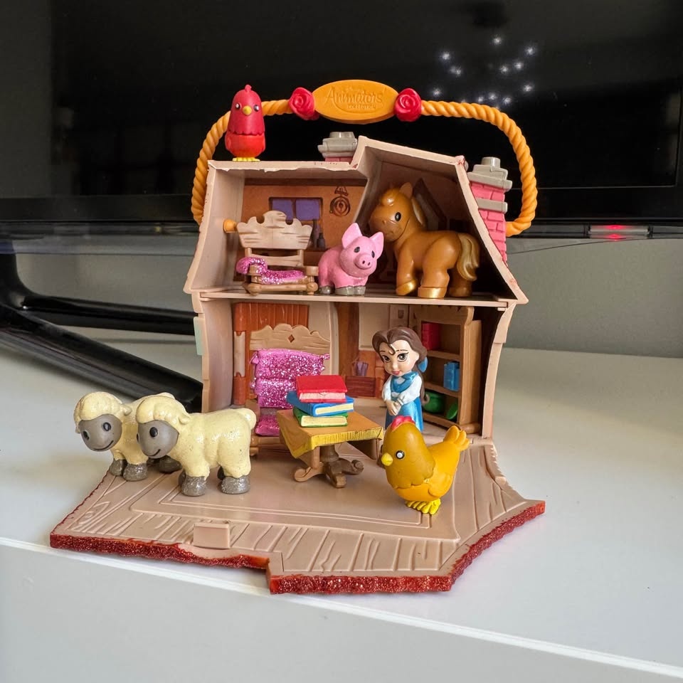 Disney Beauty and the Beast – Belle’s House Mini Playset (Comple - photo 2