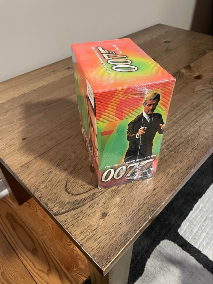 007 VHS Volume 3, 6 movies - photo 2