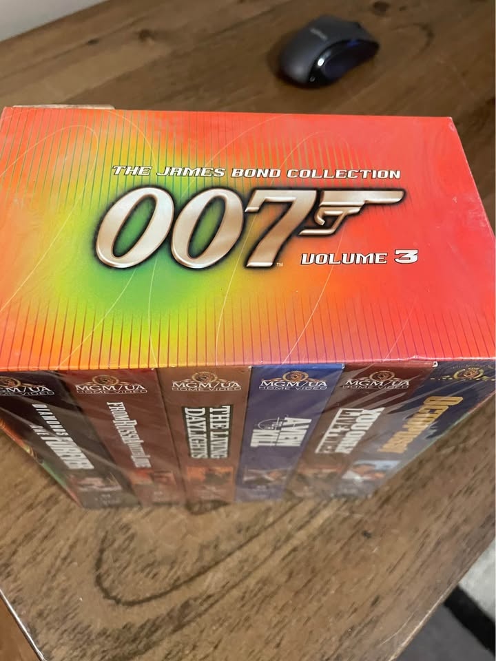 007 VHS Volume 3, 6 movies - photo 3