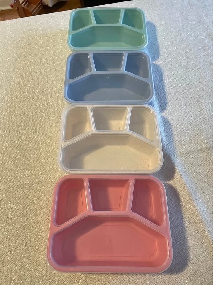 4 Reusable snack containers $10