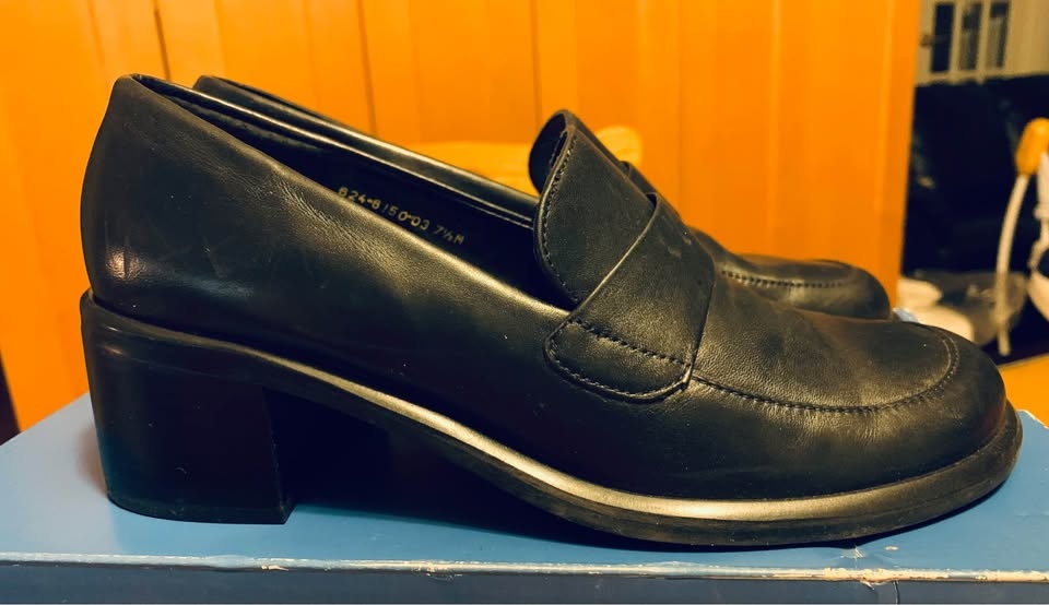 Women’s Leather Loafers 7.5 - photo 2
