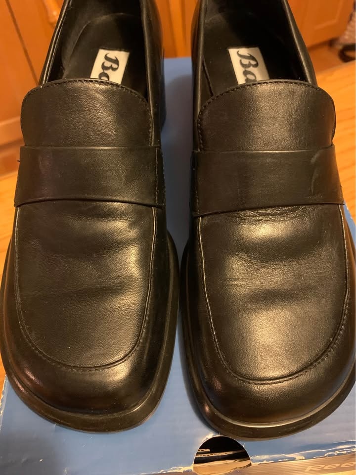 Women’s Leather Loafers 7.5 - photo 4