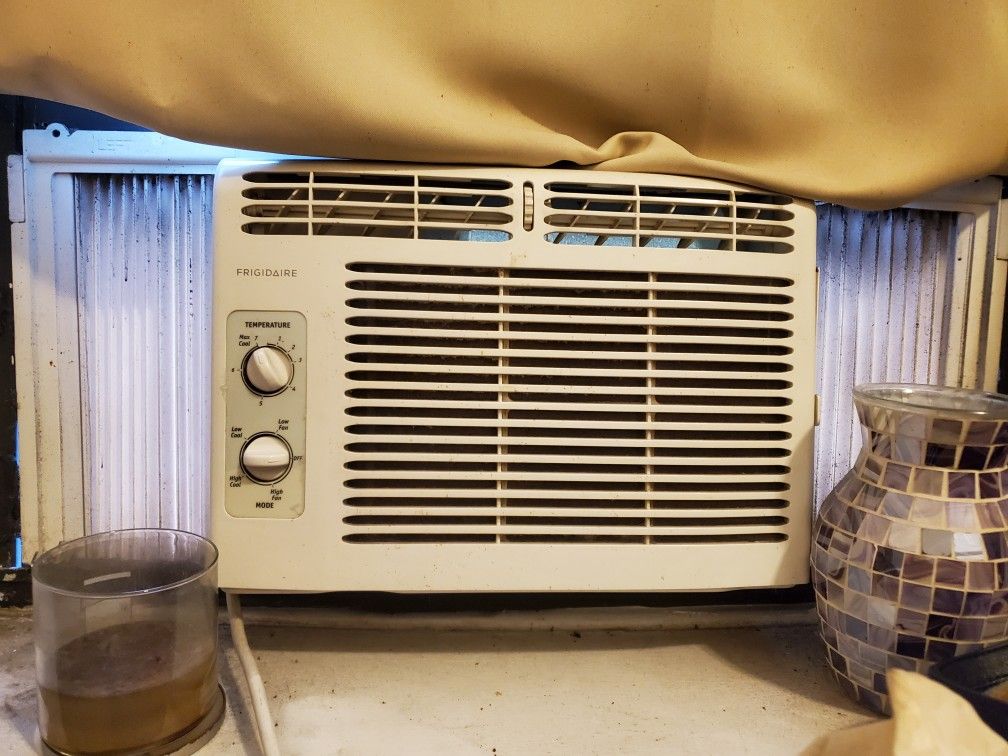 Frigidaire Air Conditioner A/C 6,000 BTU's