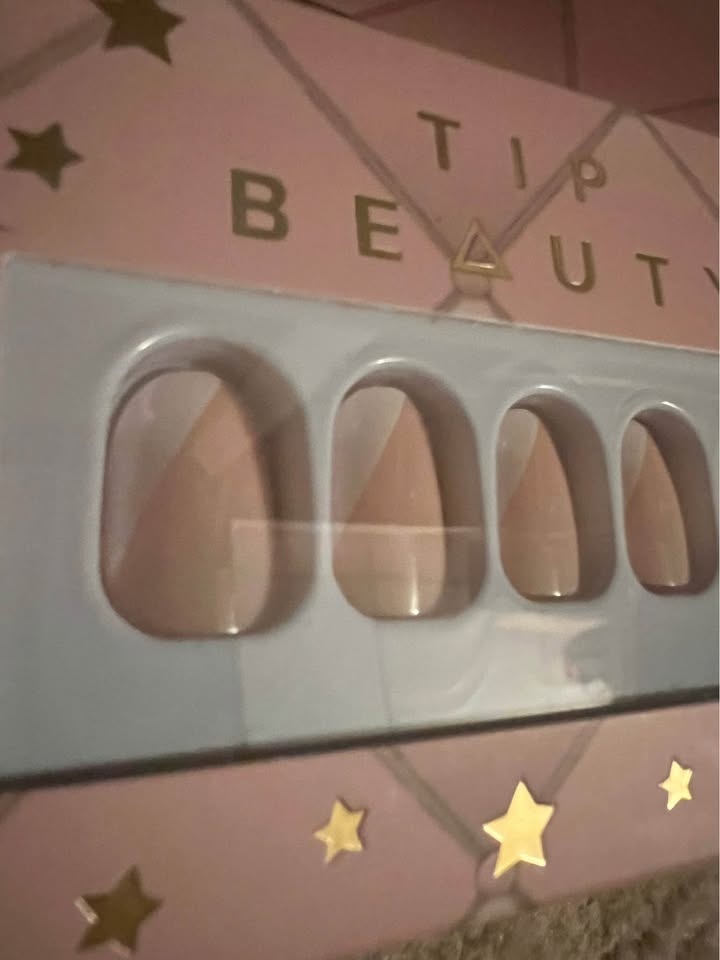Cute Glue On Nail Sets - 24 Nails Each + Glue - photo 3