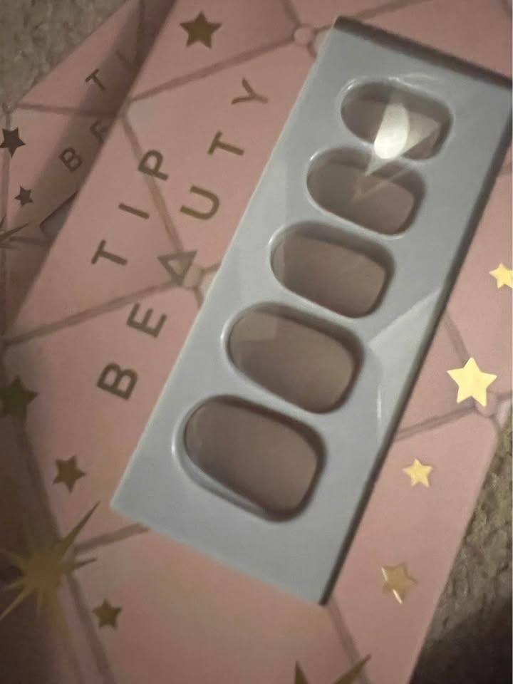 Cute Glue On Nail Sets - 24 Nails Each + Glue - photo 4