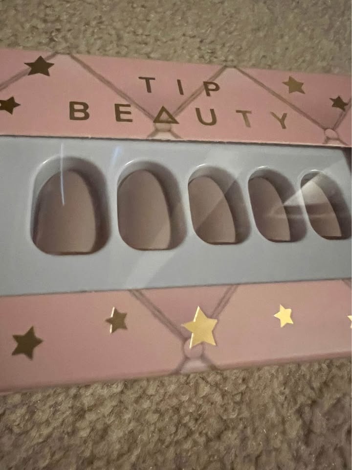 Cute Glue On Nail Sets - 24 Nails Each + Glue - photo 5