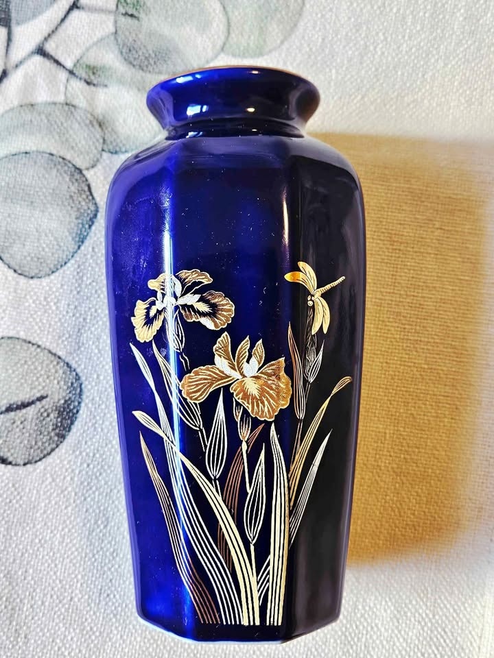 Vintage 6.5" Cobalt Blue Japanese Vase - Gold Iris