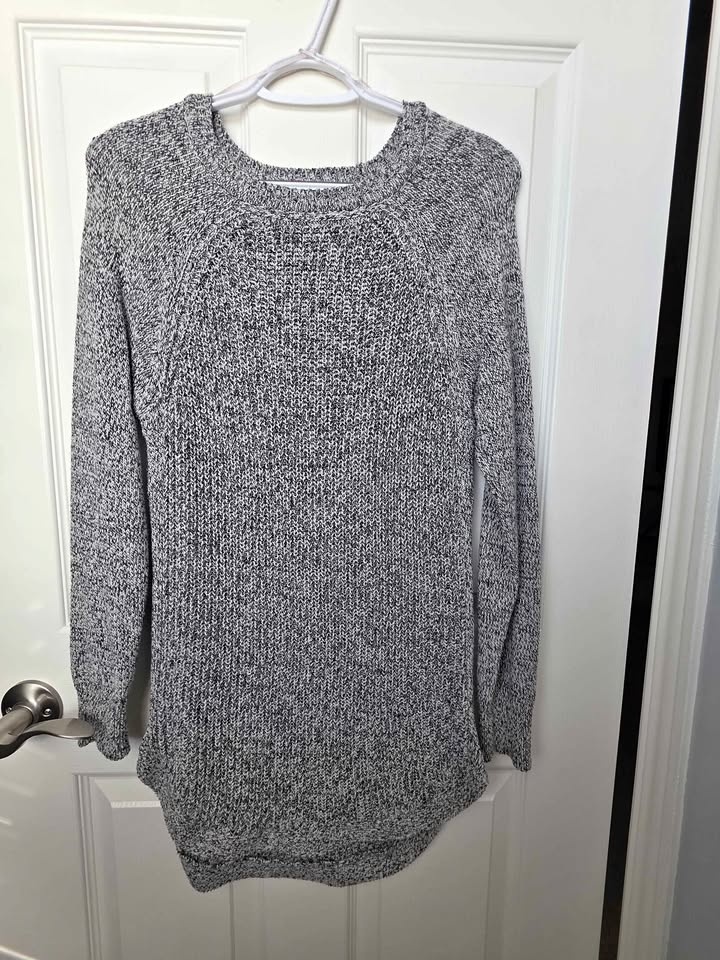Women's RW&CO sweater (size small)