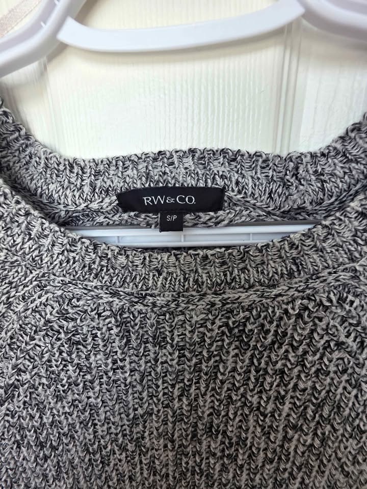 Women's RW&CO sweater (size small) - photo 2