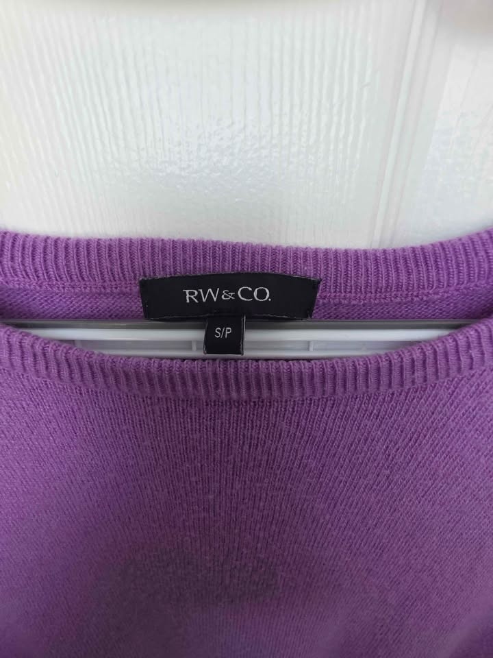 Women's sweater (size small) - photo 2