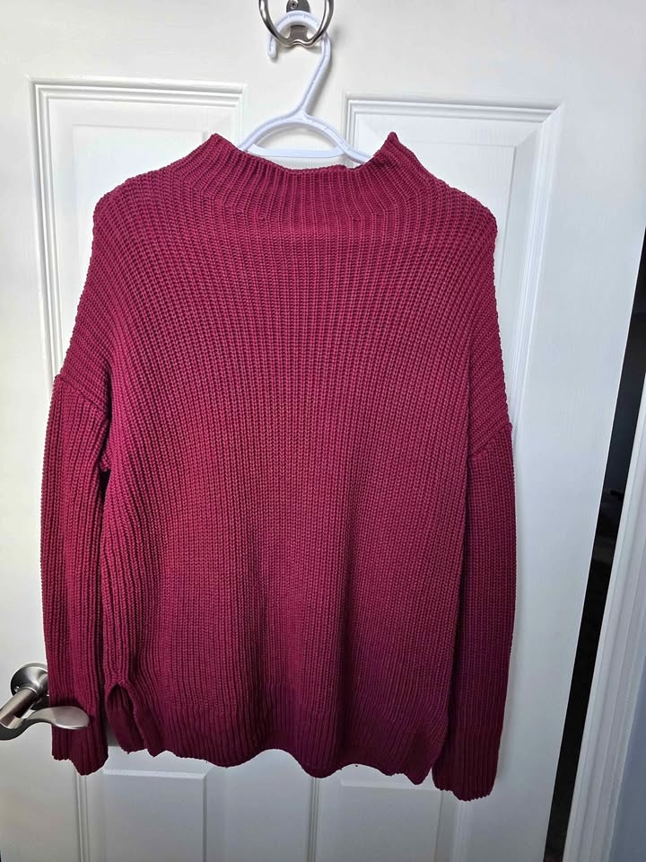 Women's sweater (size small)