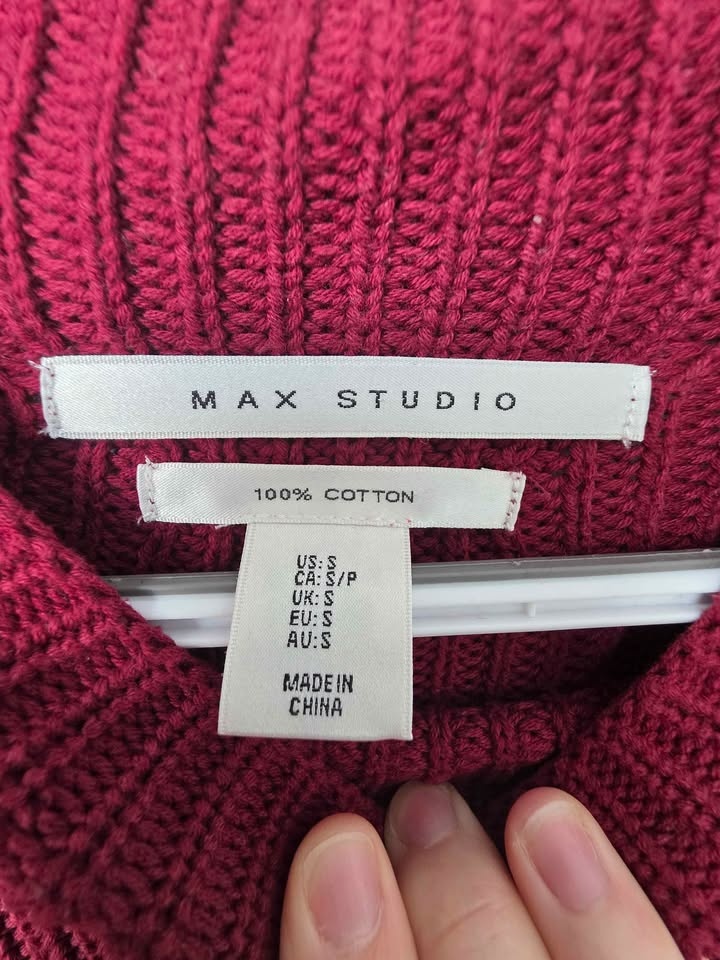 Women's sweater (size small) - photo 2