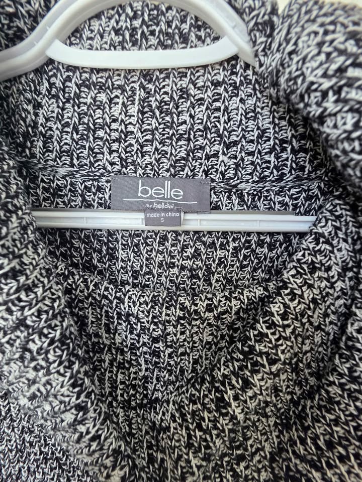 Women's sweater (size small) - photo 2