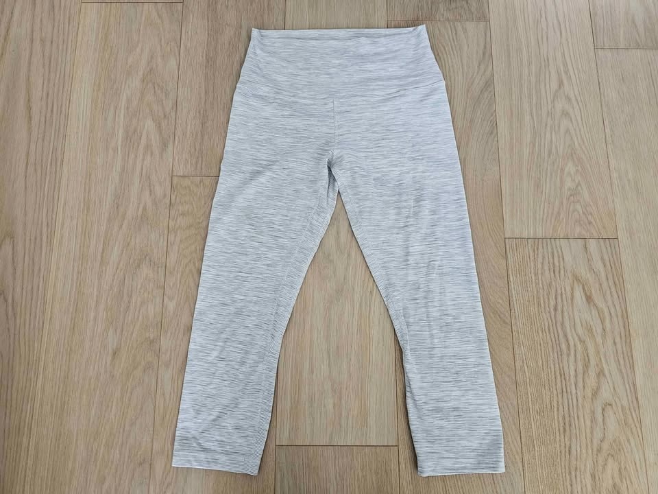 Size 8 Lululemon Align HR Leggings - 21 inch inseam - photo 2