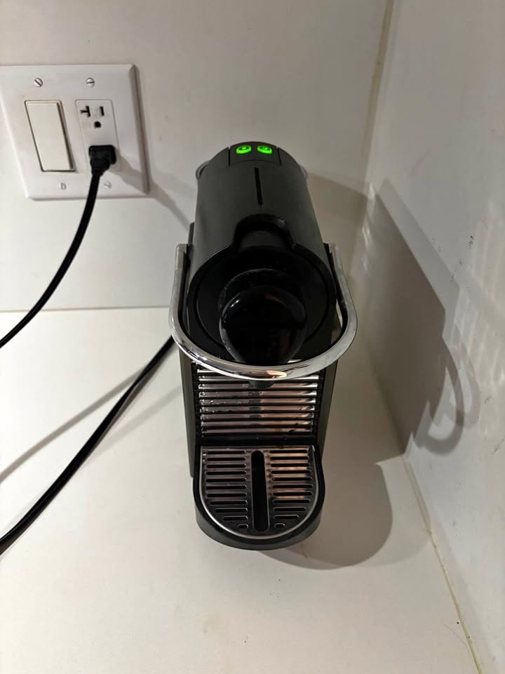 Nespresso Pixie – Compact Titanium Coffee Machine