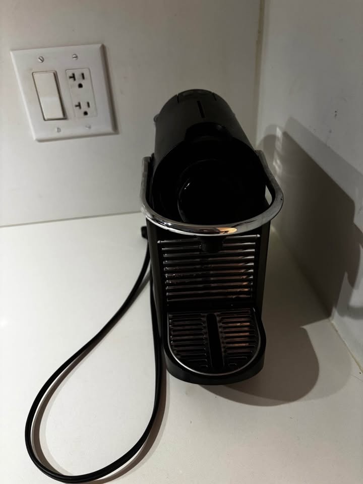 Nespresso Pixie – Compact Titanium Coffee Machine - photo 2