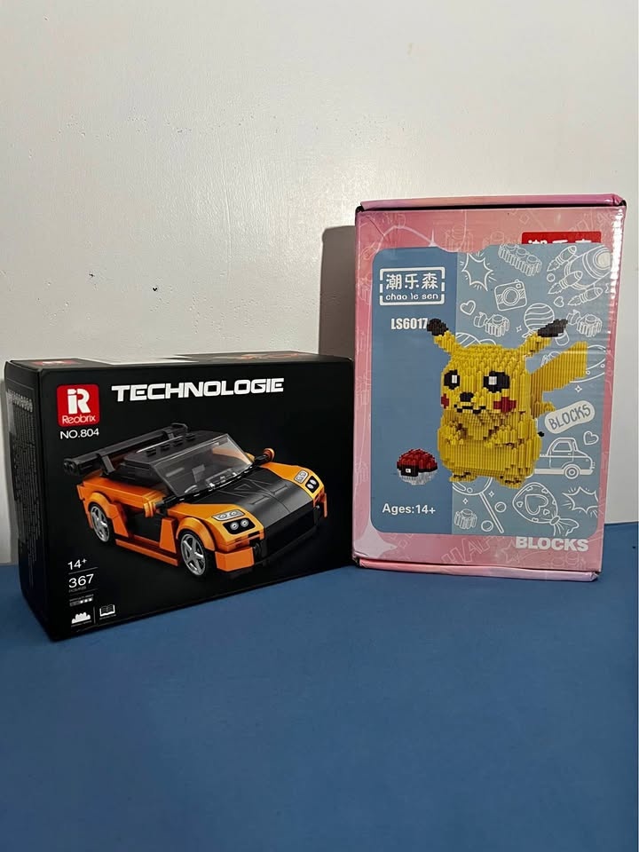 Brick Building Set - 1x Car, 1x Pikachu