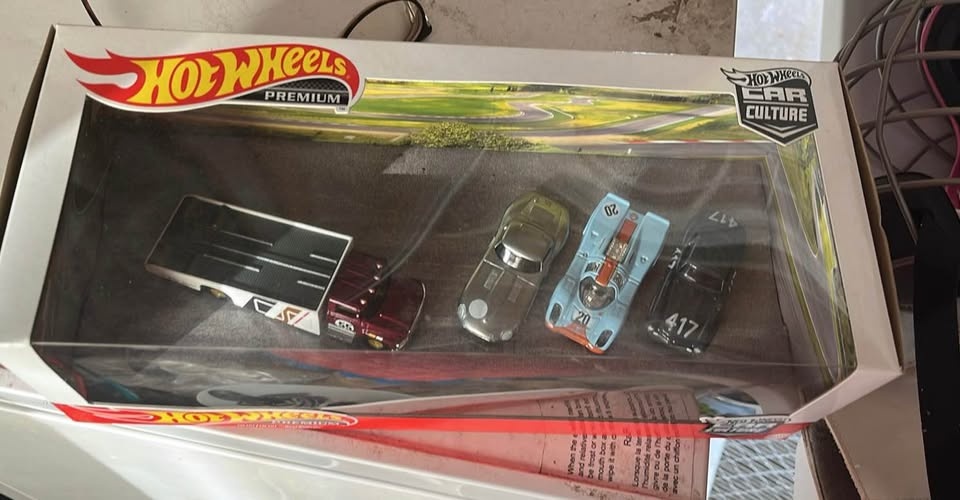 Hot Wheels 2020 Premium Cultural Box Set Carryon Jaguar - photo 3